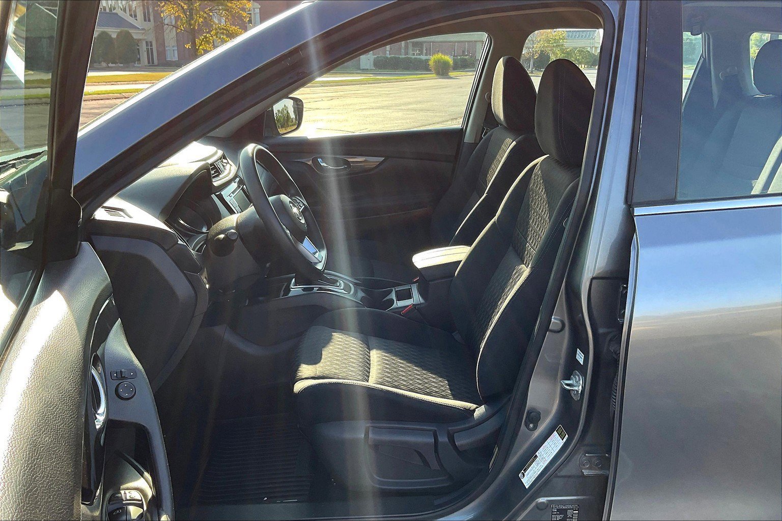 Used 2018 Nissan Rogue S image 7