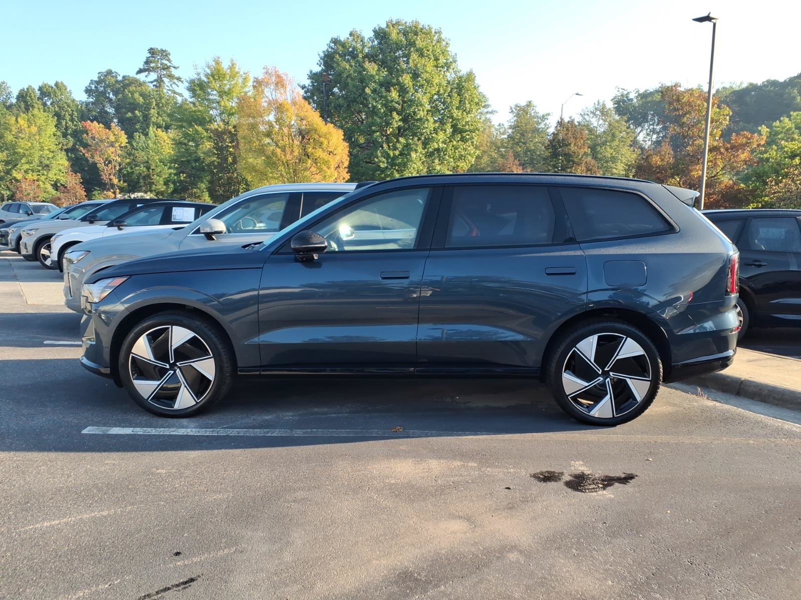 Used 2025 Volvo EX90 Ultra AWD/4WD image 2