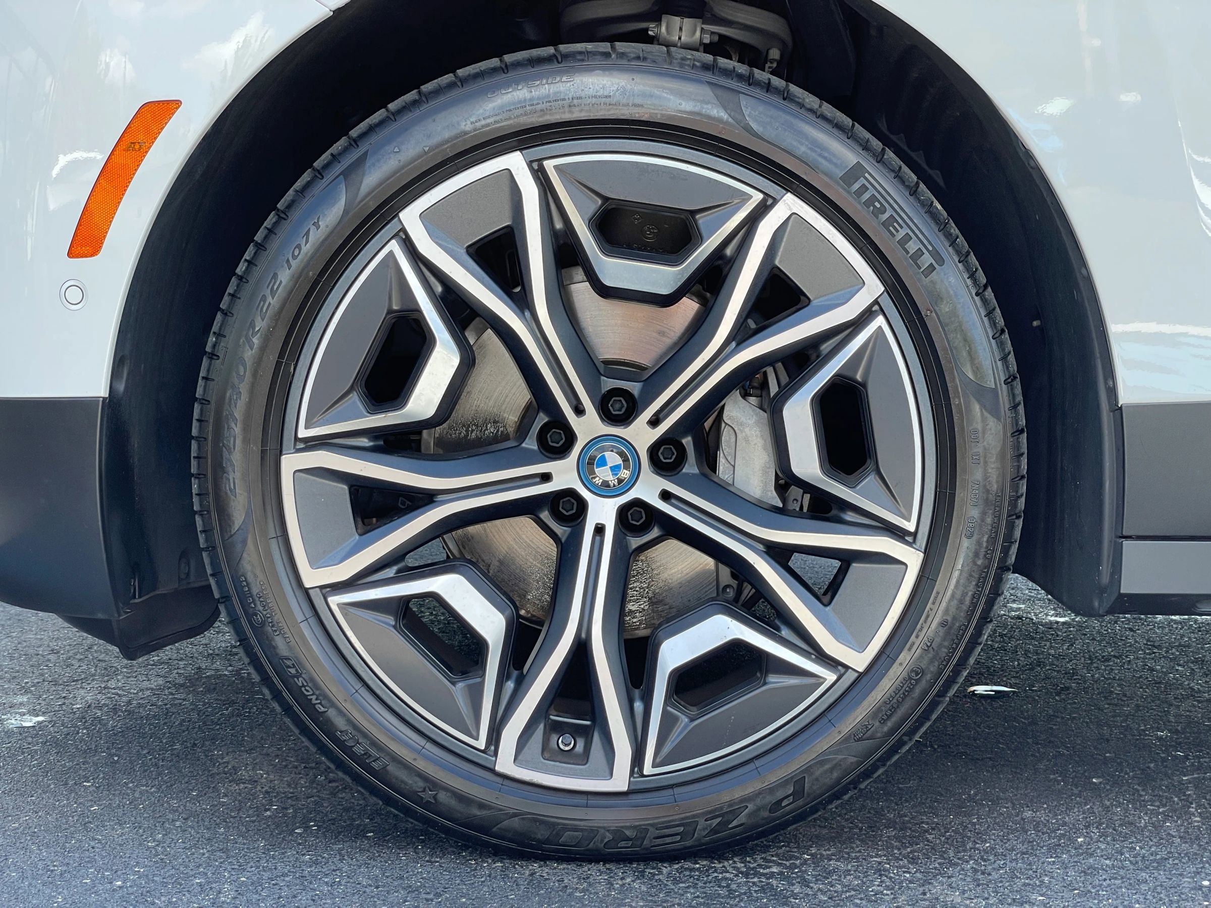 Used 2024 BMW iX xDrive50 w/ Luxury Package image 25