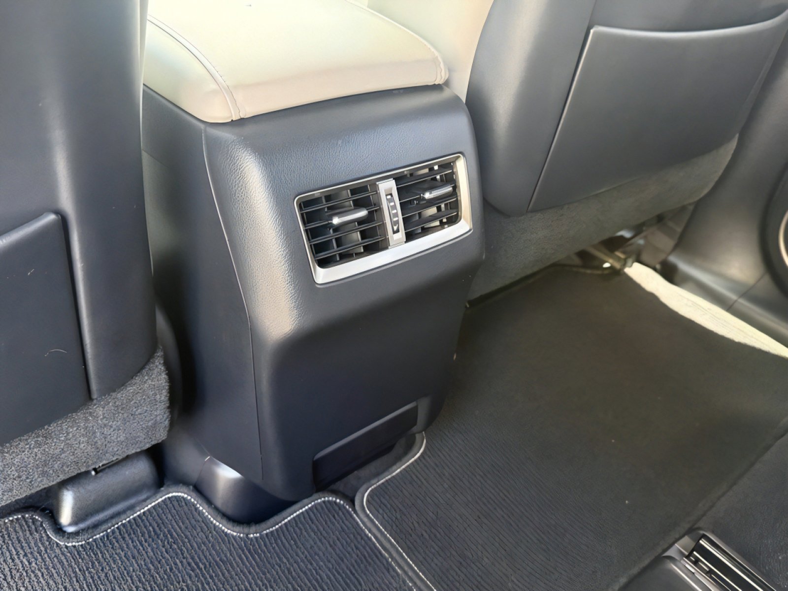 Used 2018 Lexus RX 350L Luxury w/ Accessory Package image 25