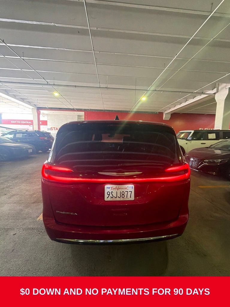 Used 2025 Chrysler Pacifica Select FWD image 5