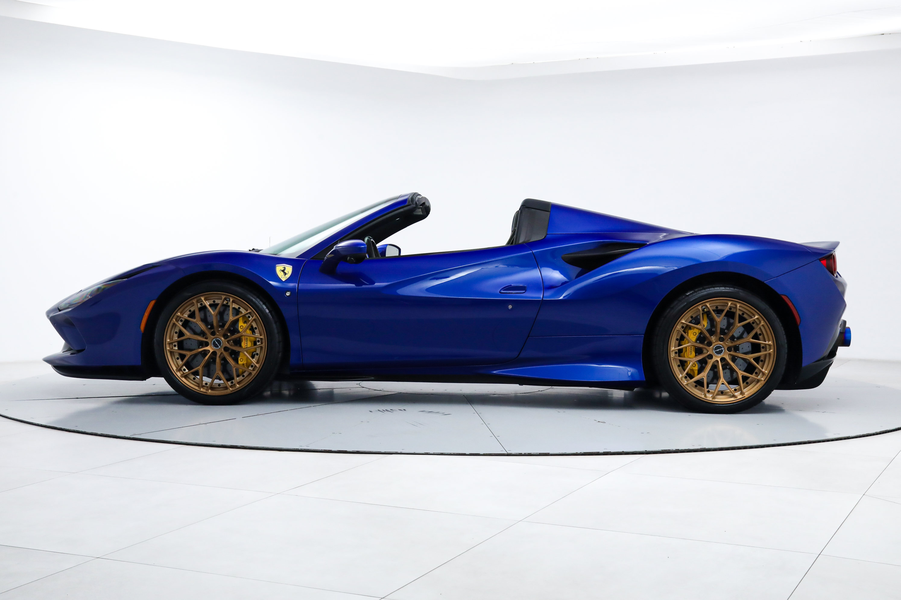 Used 2022 Ferrari F8 Tributo RWD image 4