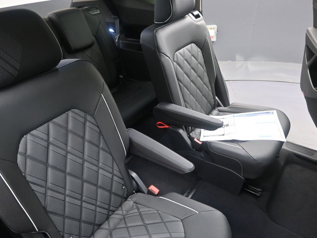 Used 2025 Volkswagen Atlas SEL Premium R-Line image 16