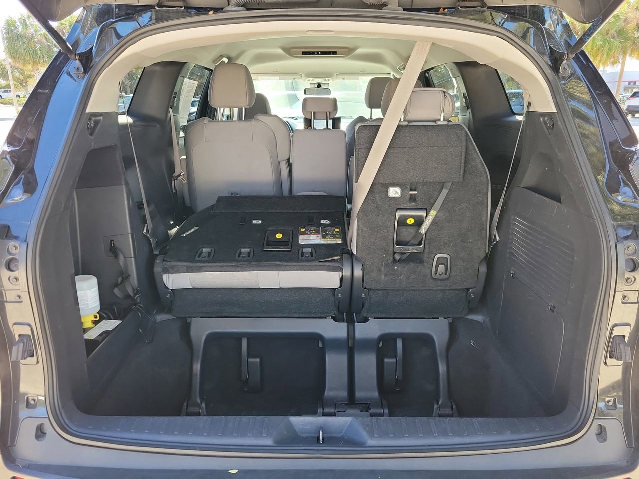 Used 2025 Toyota Sienna LE image 9