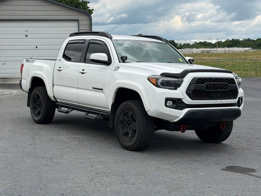 Used 2018 Toyota Tacoma SR5 AWD/4WD image 2
