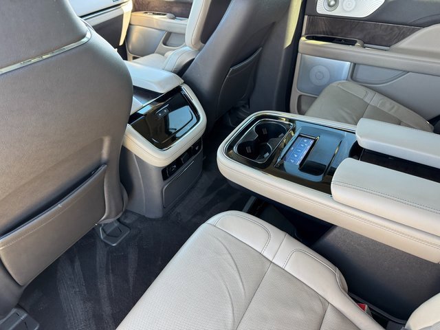 Used 2022 Lincoln Navigator Reserve image 17