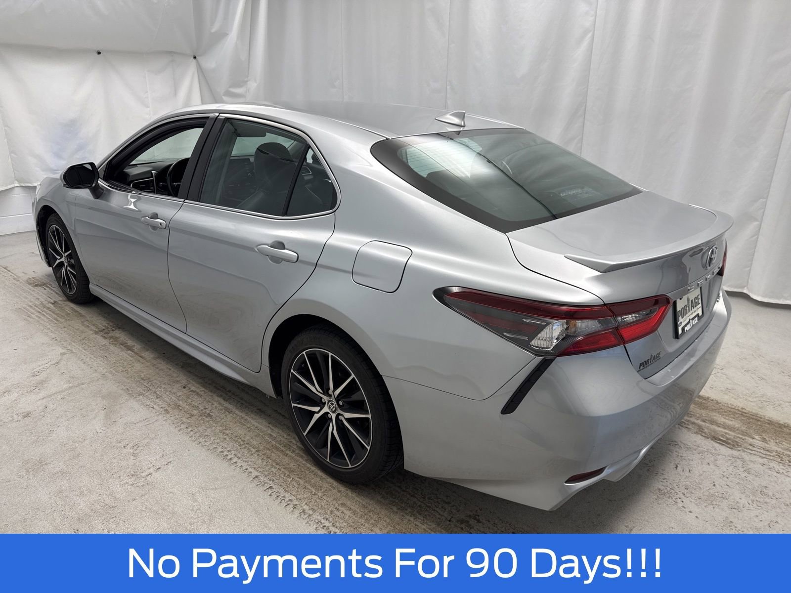 Used 2023 Toyota Camry SE image 5