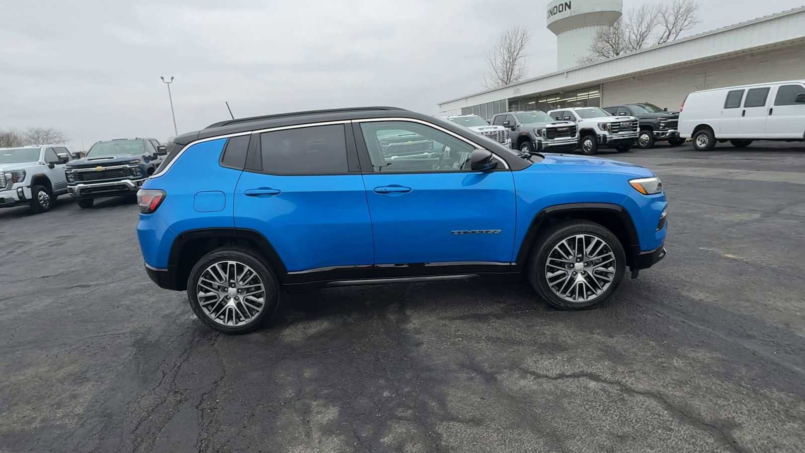 Used 2024 Jeep Compass Limited w/ Elite Group AWD/4WD image 9