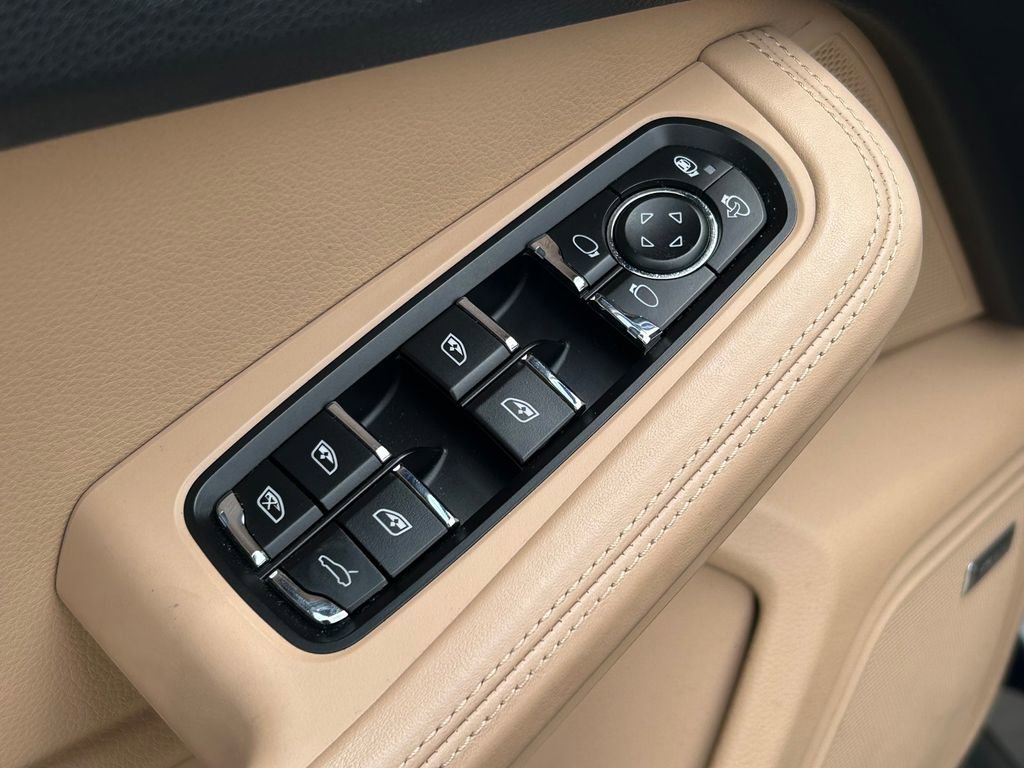 Used 2021 Porsche Macan AWD/4WD image 22