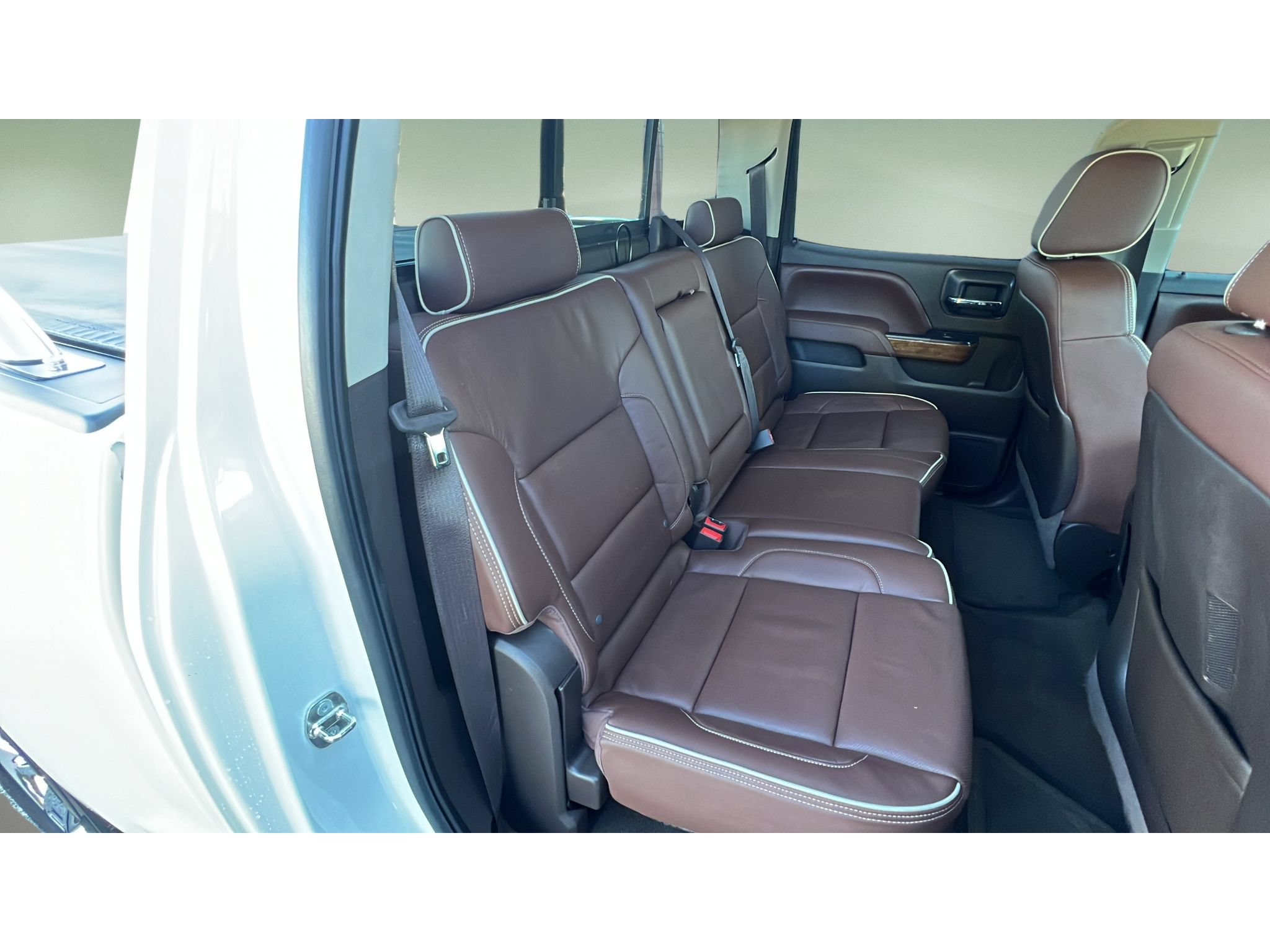 Used 2015 Chevrolet Silverado 1500 High Country w/ High Country Premium Package AWD/4WD image 31