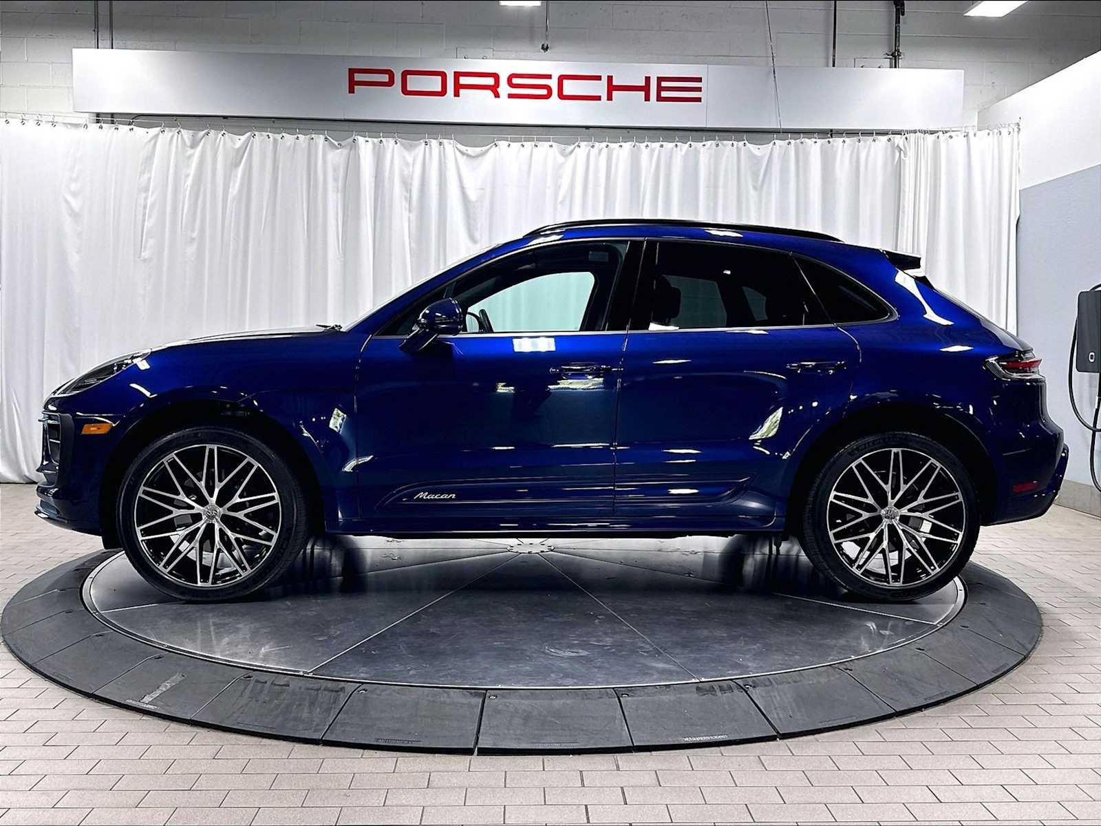 Used 2026 Porsche Macan AWD/4WD image 2