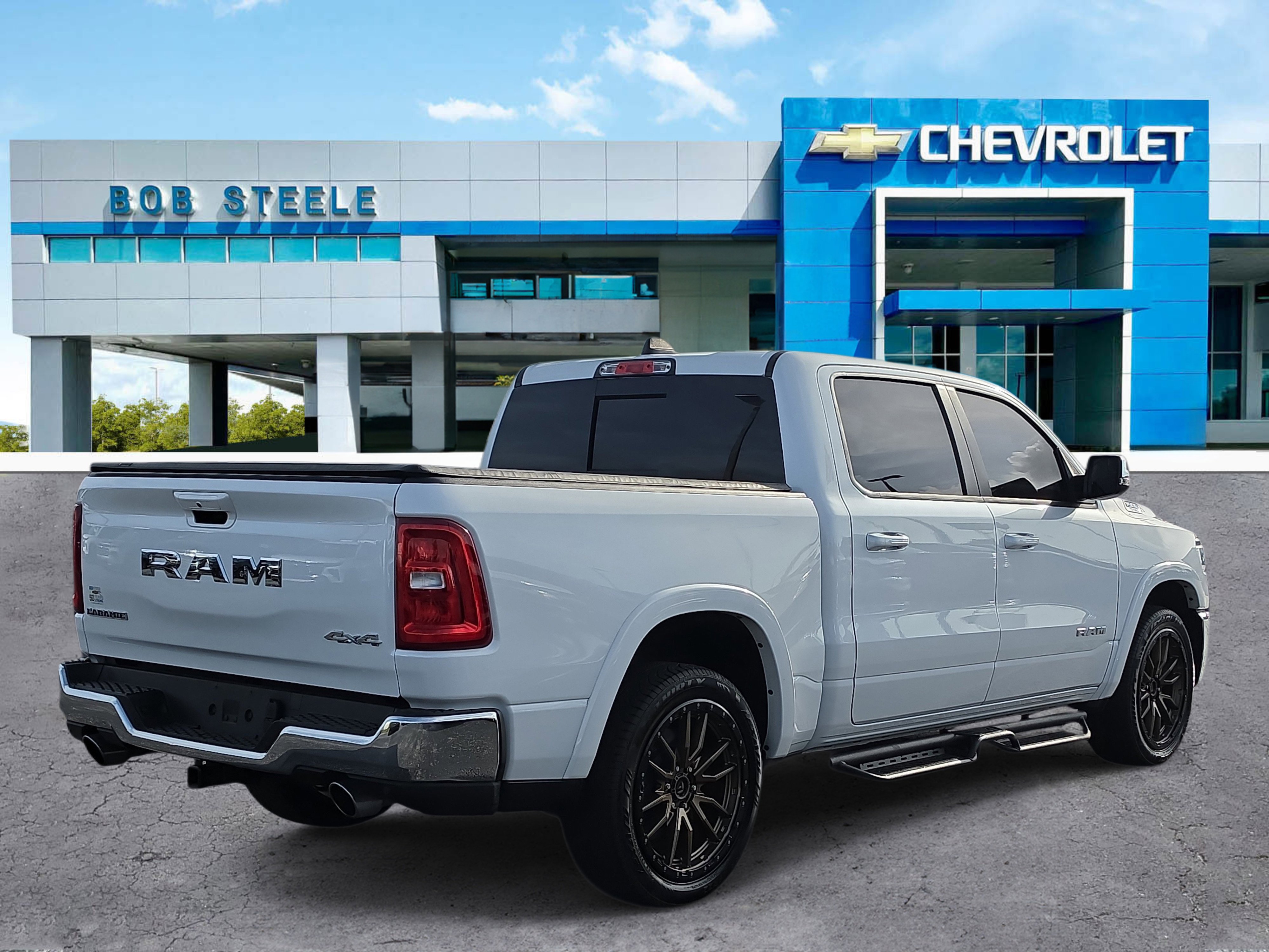 Used 2025 RAM 1500 Laramie AWD/4WD image 4