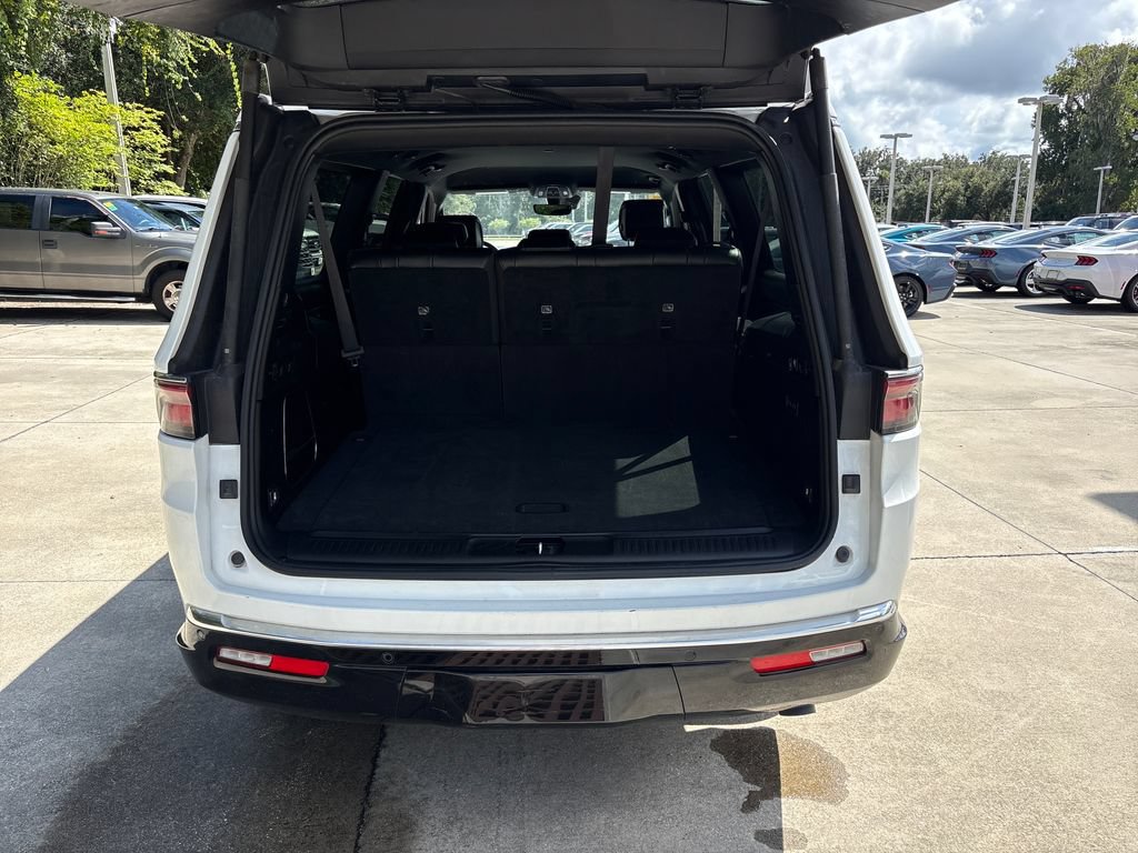 Used 2024 Jeep Wagoneer L Series II w/ Flexible Seating Group RWD image 29