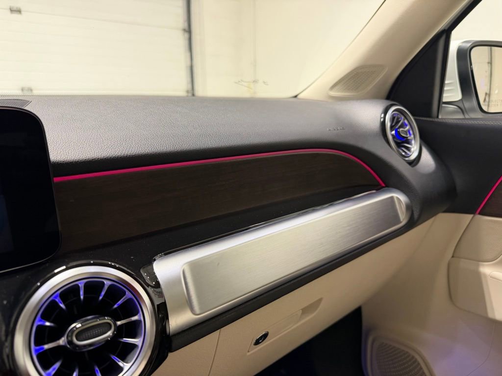 Used 2022 Mercedes-Benz GLB 250 4MATIC w/ Premium Package Lite image 24