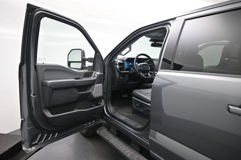 New 2026 Ford F250 Lariat w/ Black Appearance Package AWD/4WD image 8