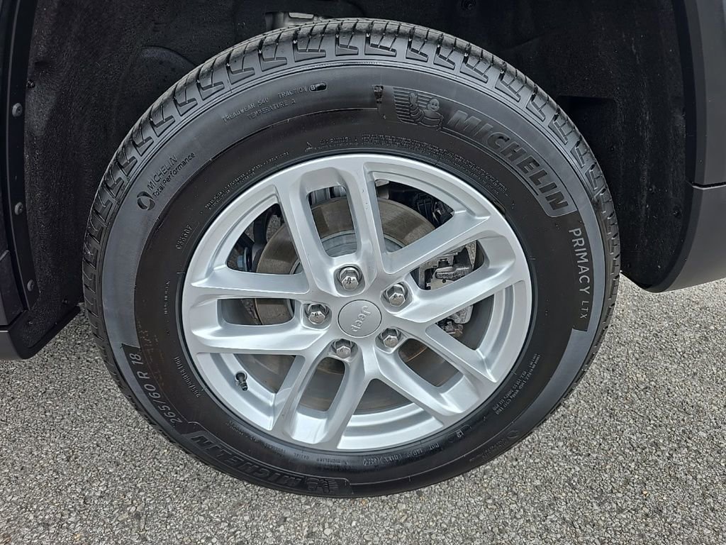 Used 2025 Jeep Grand Cherokee 4WD image 9