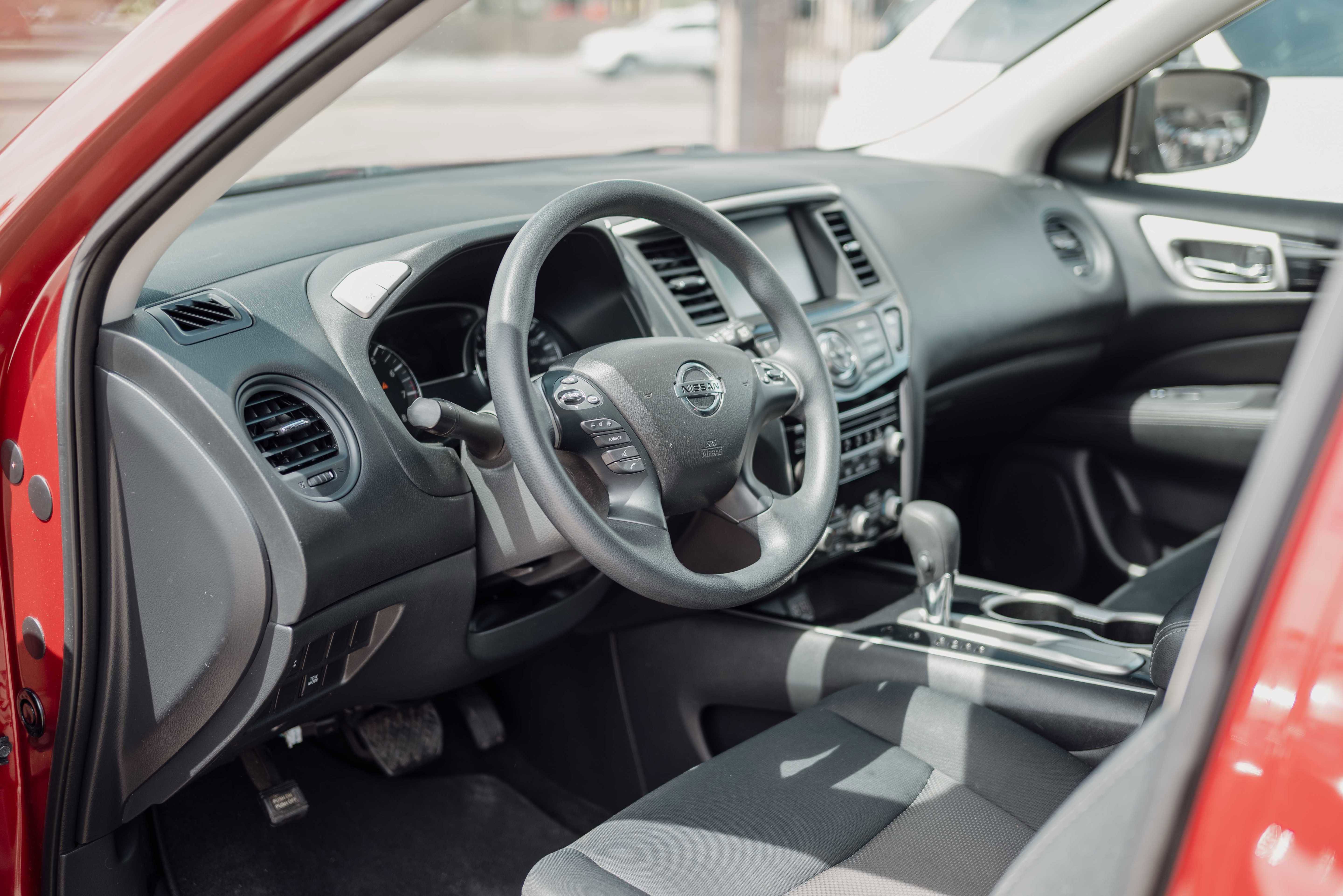 Used 2018 Nissan Pathfinder S FWD image 7