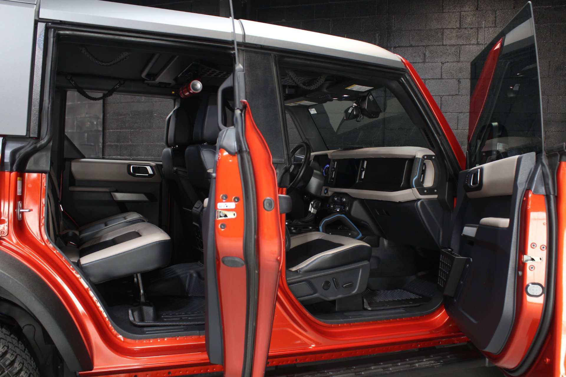 Used 2023 Ford Bronco Wildtrak AWD/4WD image 41