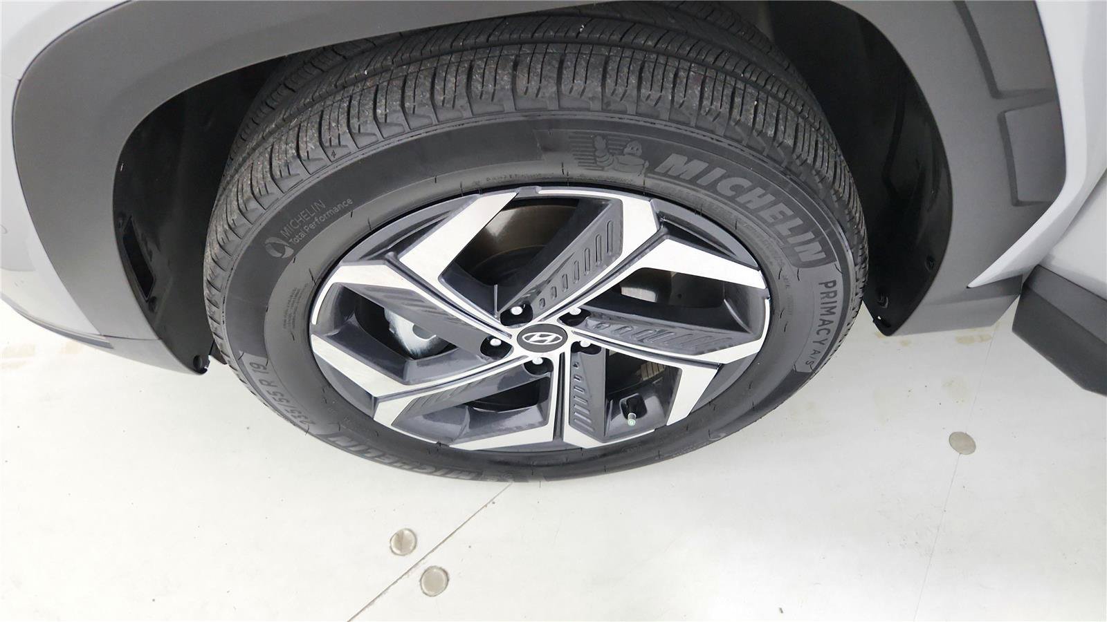 Used 2024 Hyundai Tucson Limited AWD/4WD image 34