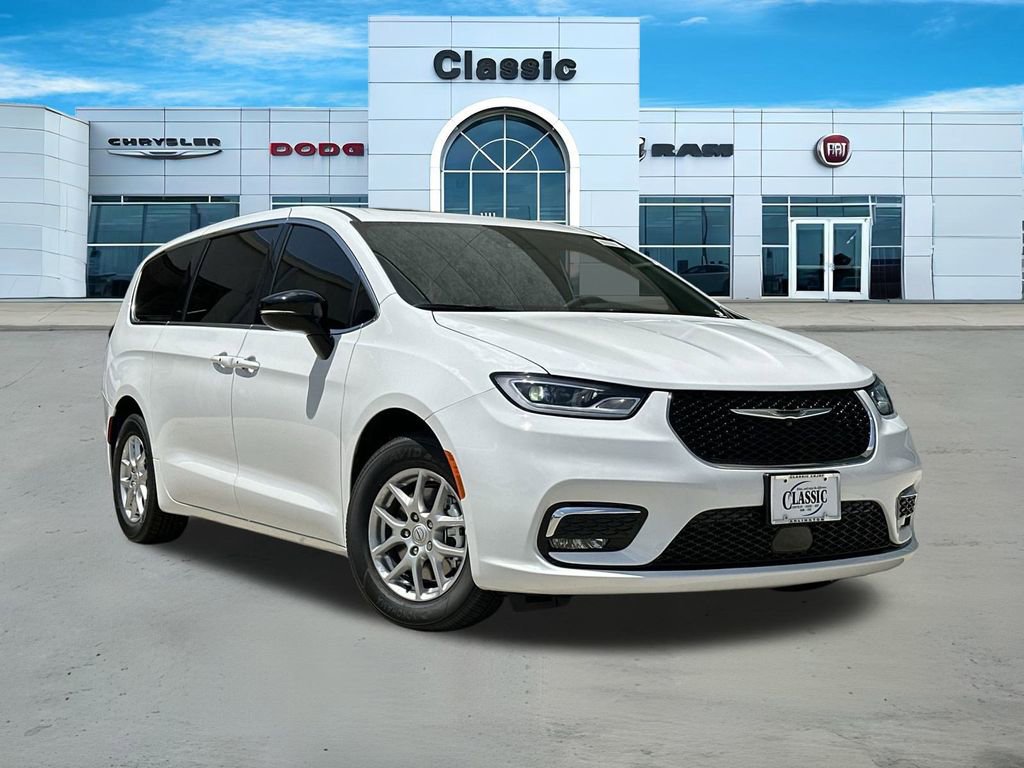 New 2025 Chrysler Pacifica Select
