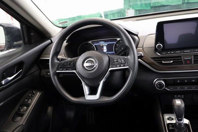 Used 2024 Nissan Altima 2.5 SV image 14