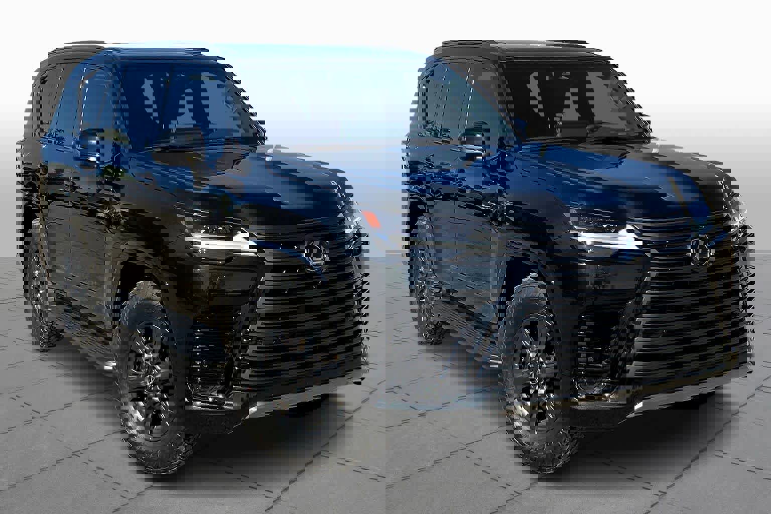 Used 2026 Lexus LX 700h Overtrail image 3