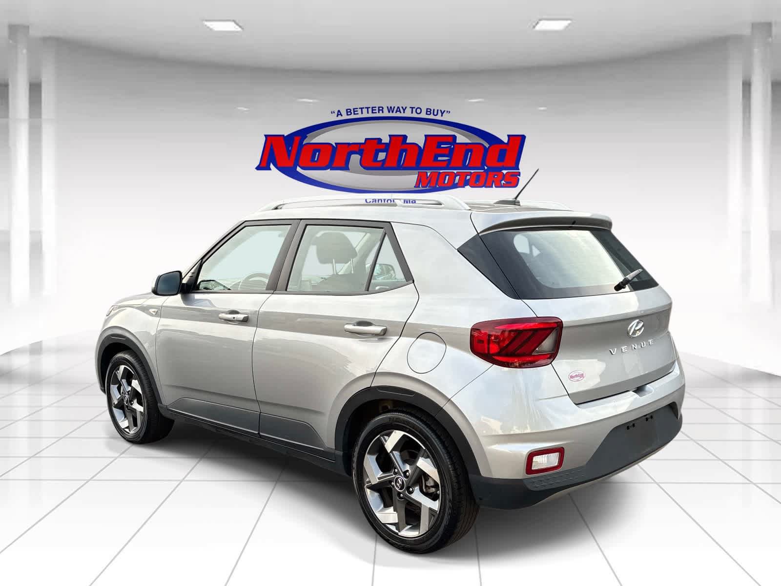 Used 2025 Hyundai Venue SEL FWD image 5