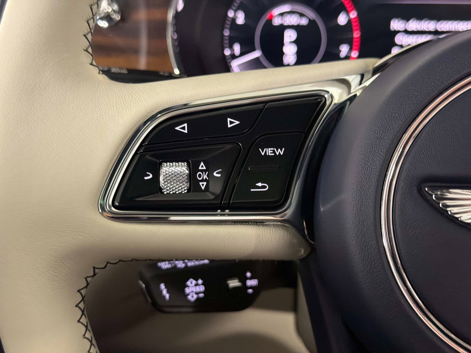 Used 2024 Bentley Bentayga AWD/4WD image 48
