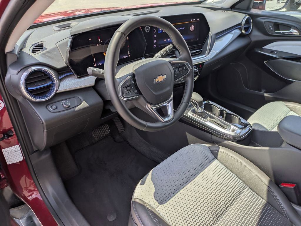 Used 2025 Chevrolet Trax LT w/ LT Convenience Package image 15