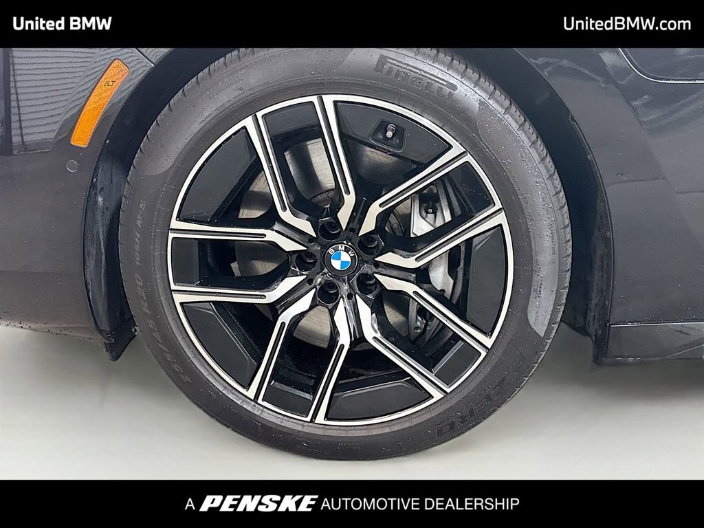 Certified 2024 BMW 750e xDrive w/ Premium Package 2 AWD/4WD image 2