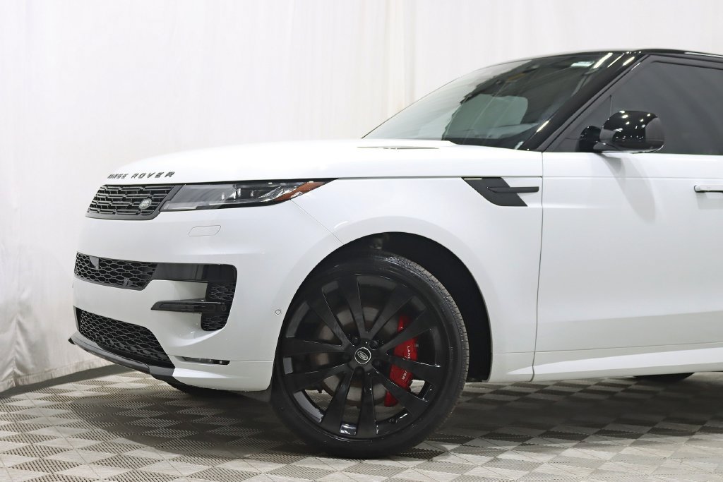 Used 2025 Land Rover Range Rover Sport Dynamic SE AWD/4WD image 3