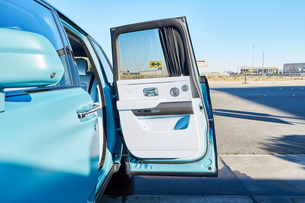 Used 2022 Rolls-Royce Cullinan Black Badge w/ Dark Exterior Package image 22