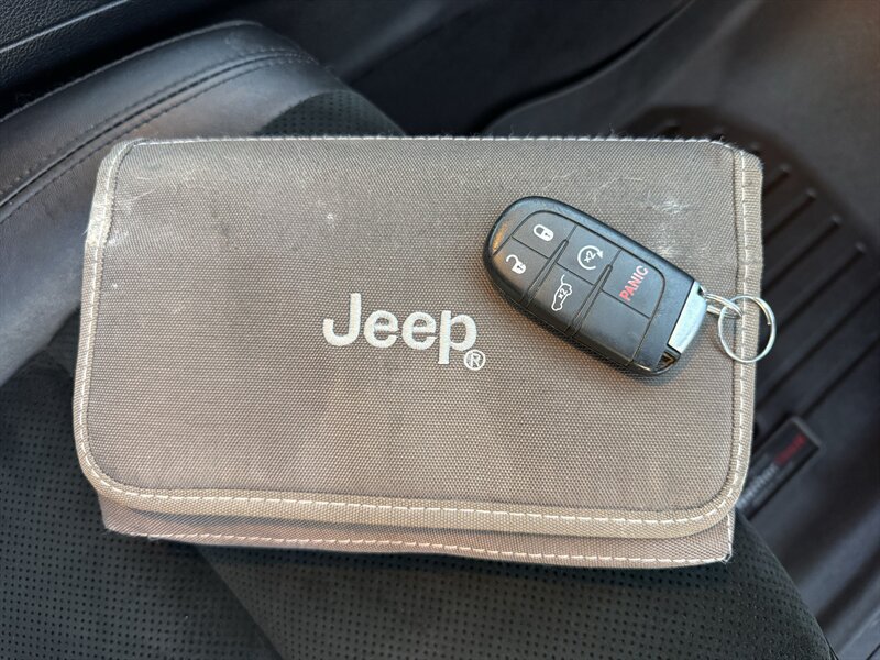 Used 2017 Jeep Grand Cherokee Altitude AWD/4WD image 32
