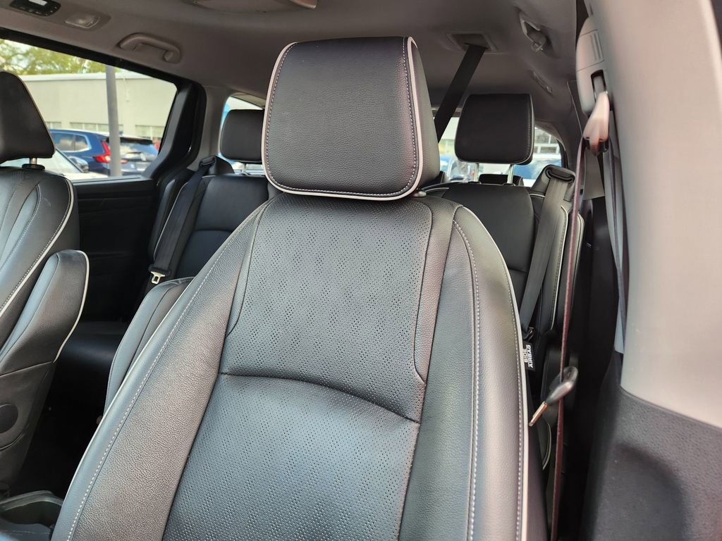 Used 2023 Honda Odyssey Elite image 11