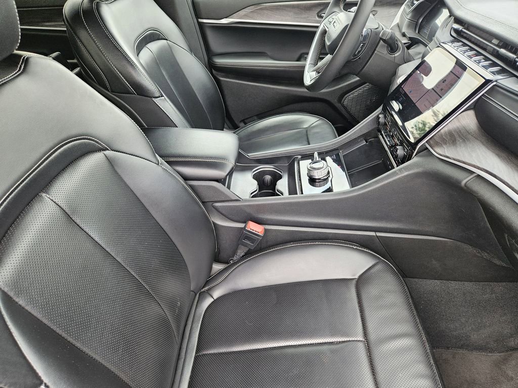 Used 2024 Jeep Grand Cherokee L Limited w/ Luxury Tech Group II AWD/4WD image 11