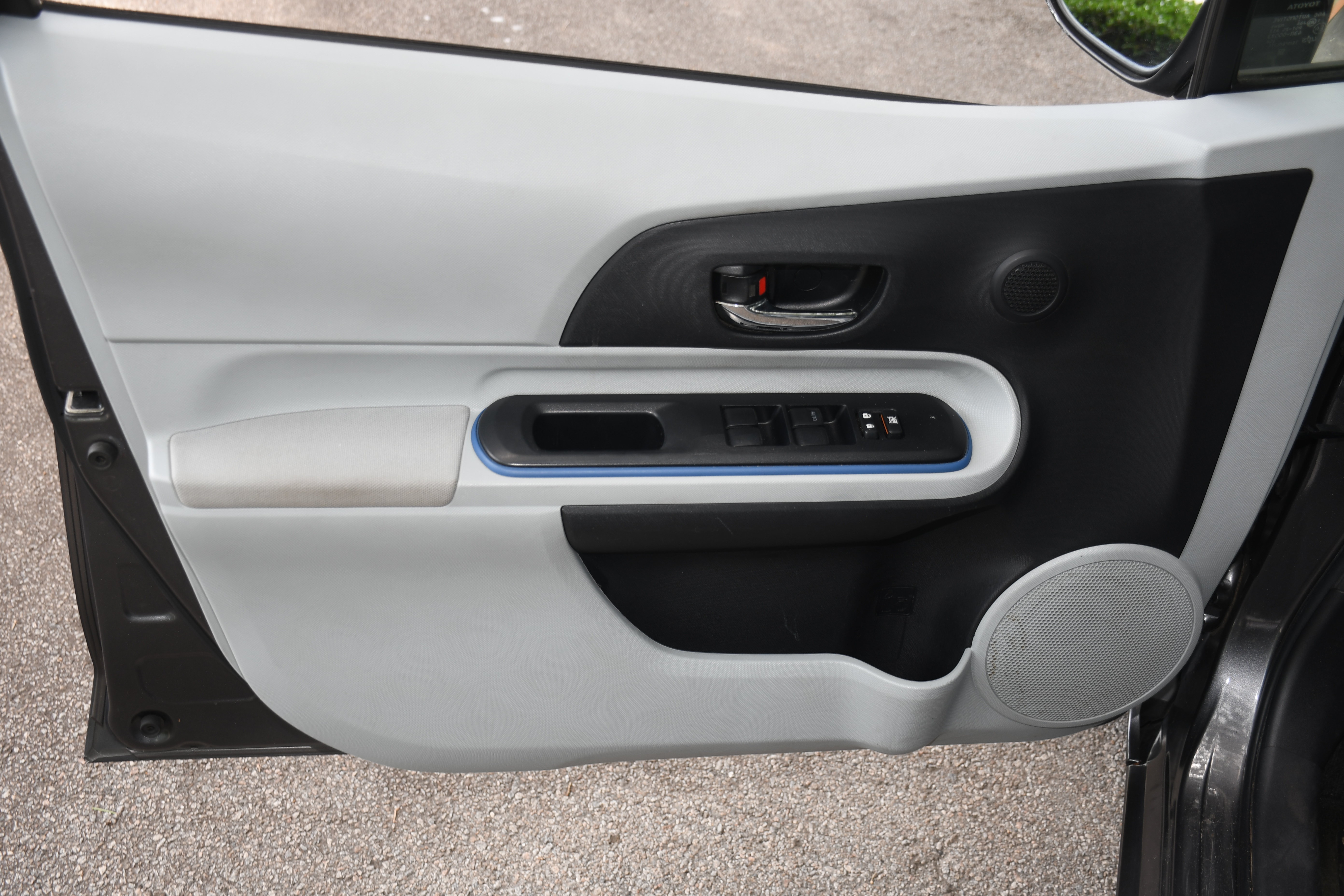 Used 2013 Toyota Prius C Three FWD image 9