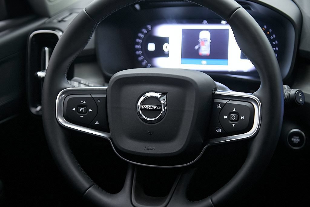 Certified 2024 Volvo XC40 B5 Plus w/ Protection Package Premier AWD/4WD image 25