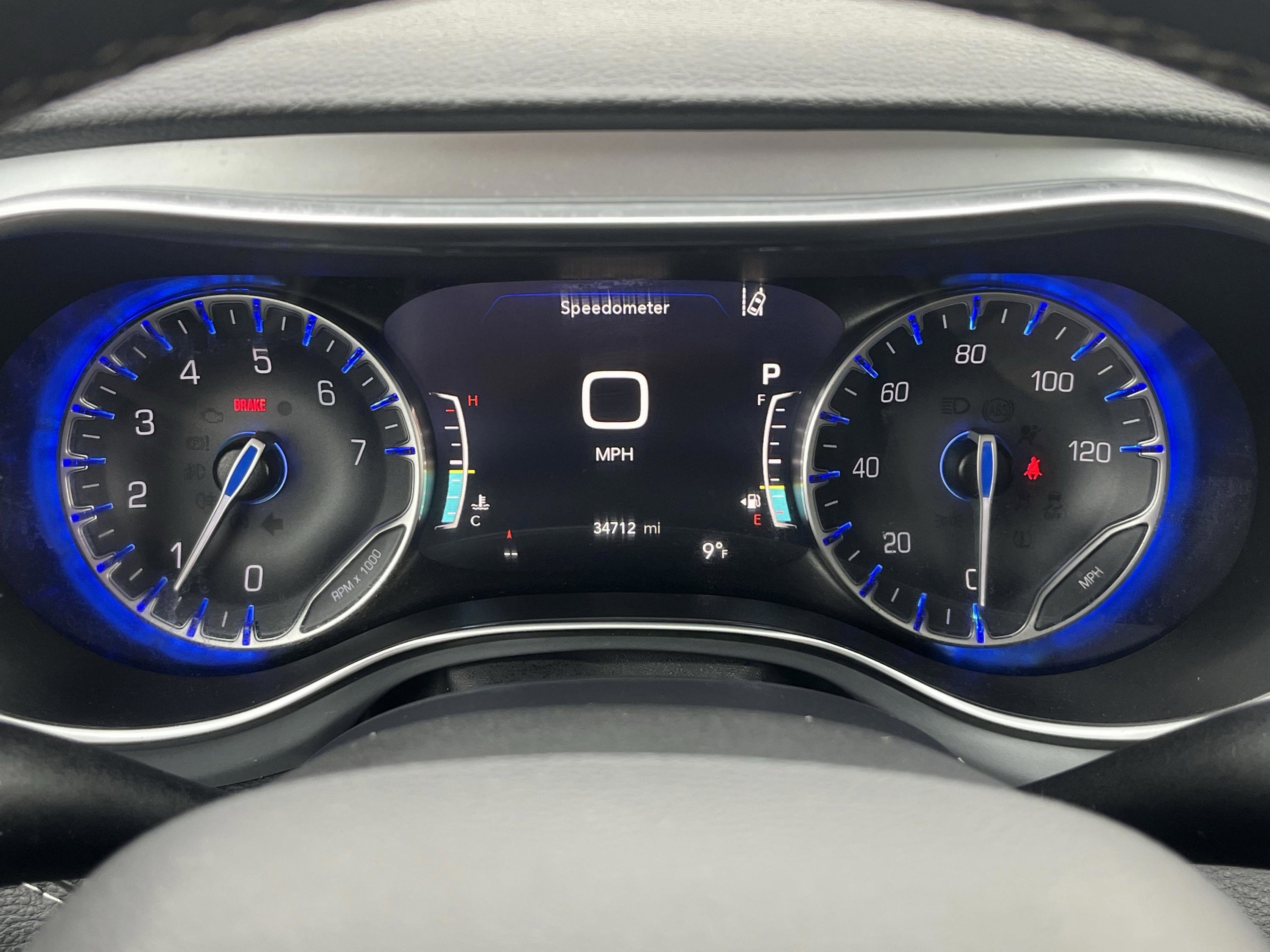 Used 2025 Chrysler Pacifica Limited image 12