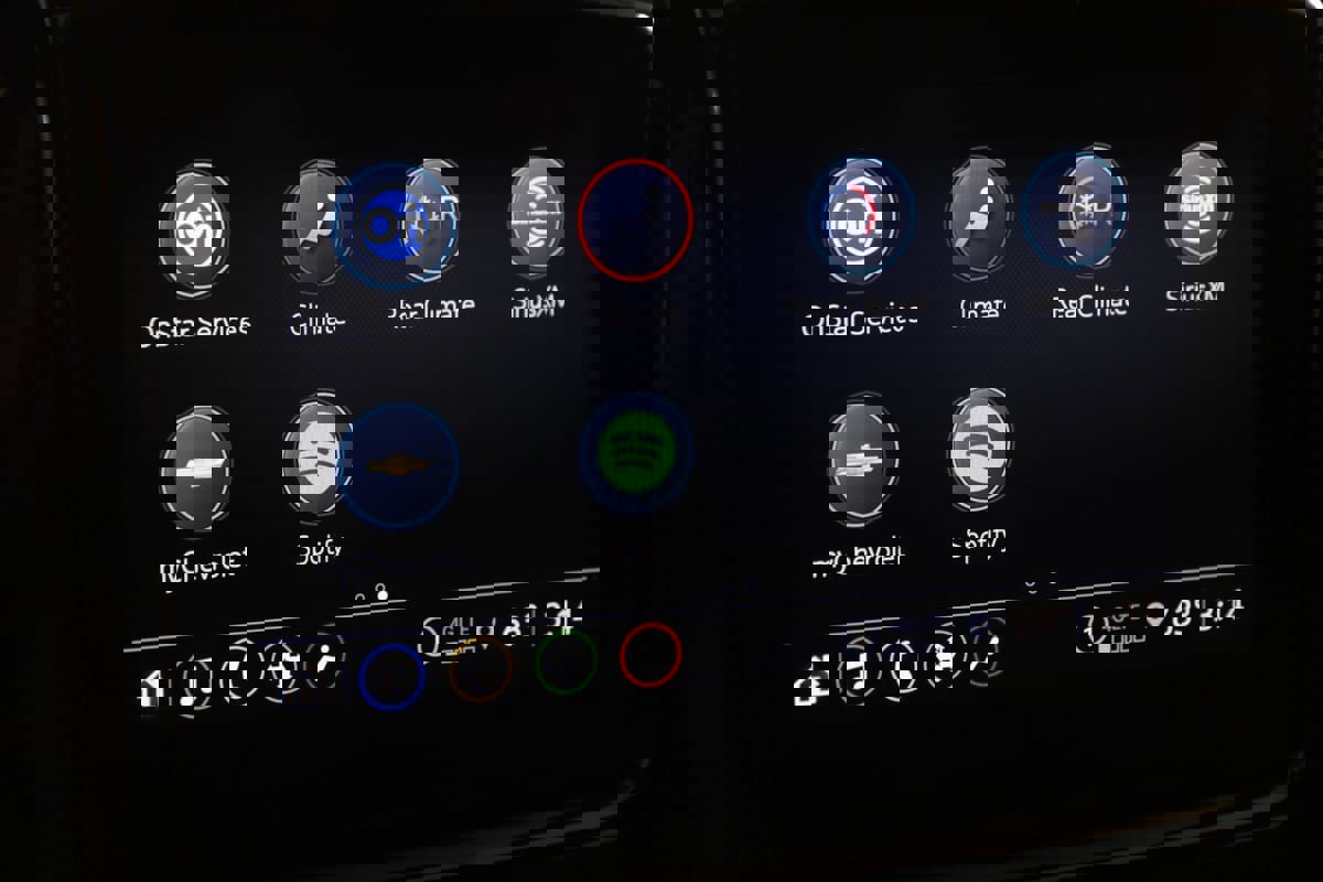 Used 2023 Chevrolet Traverse LT w/ LPO, Cargo Package image 32