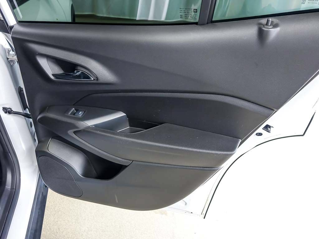 Used 2025 Chevrolet Trax RS w/ Driver Confidence Package FWD image 25