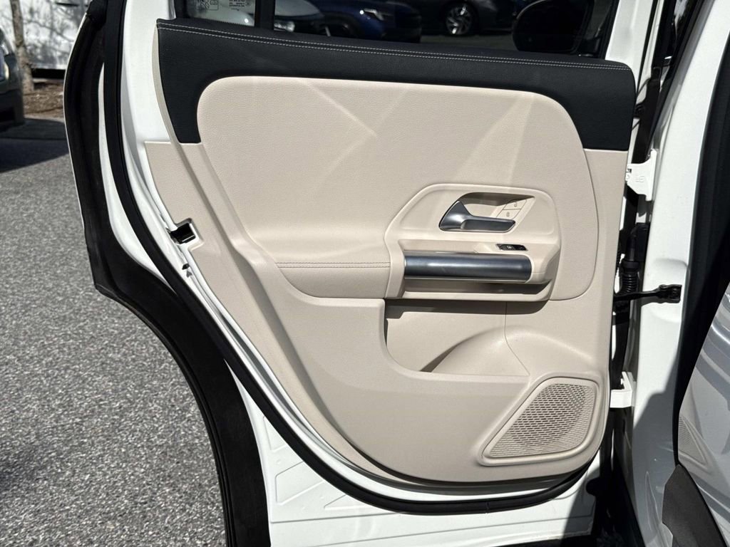 Used 2021 Mercedes-Benz GLA 250 4MATIC image 13