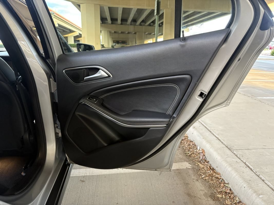 Used 2016 Mercedes-Benz GLA 250 image 27