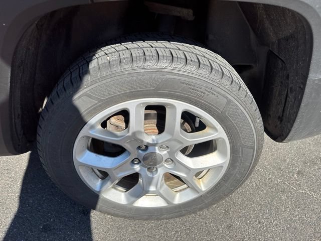 Used 2018 Jeep Renegade Latitude w/ Cold Weather Group AWD/4WD image 6