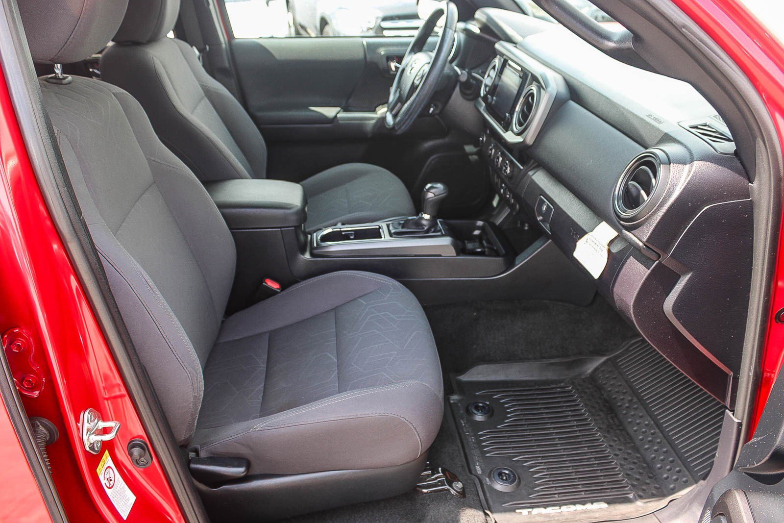 Used 2018 Toyota Tacoma TRD Off-Road RWD image 17