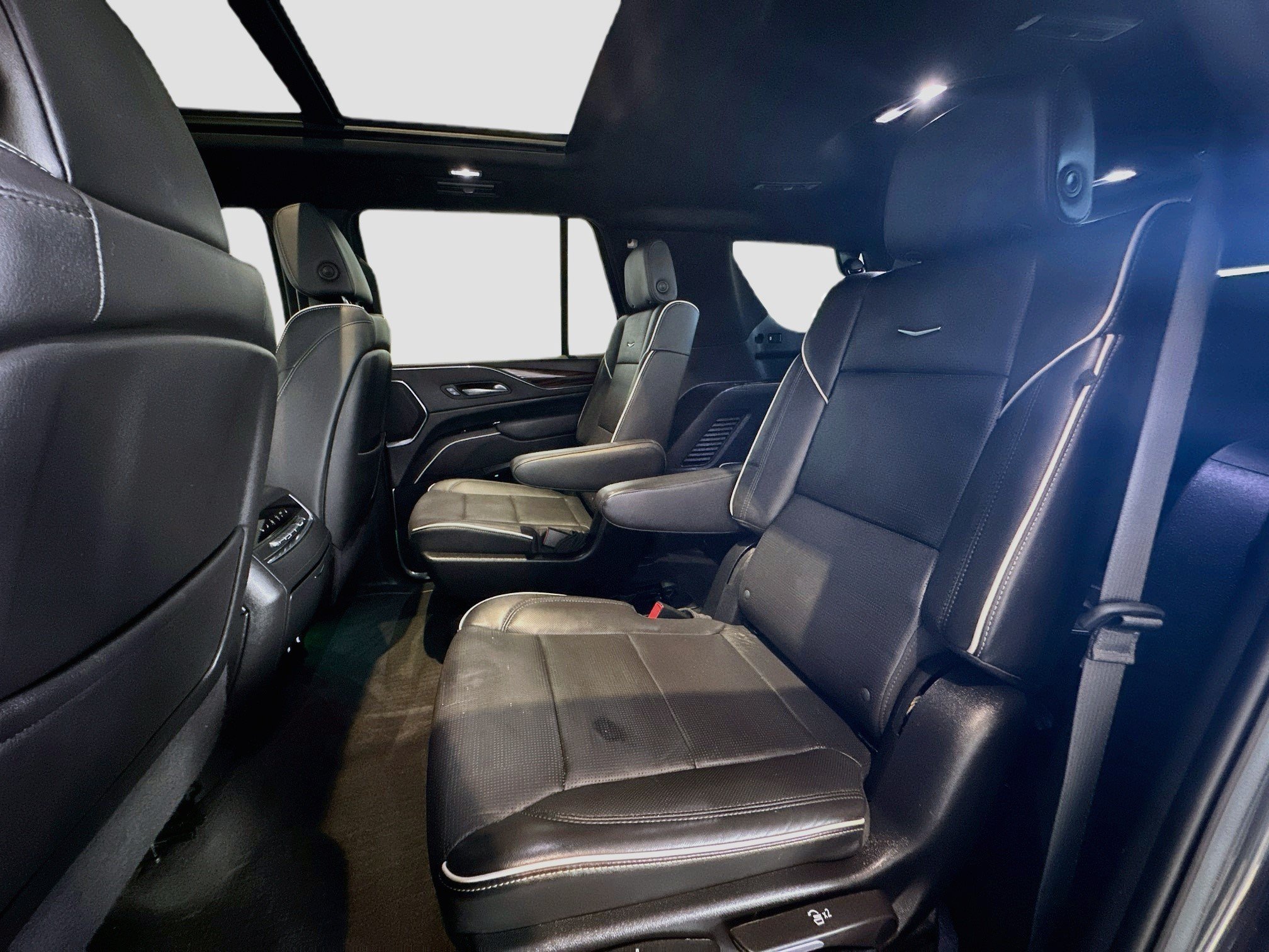 Certified 2024 Cadillac Escalade Premium Luxury AWD/4WD image 24