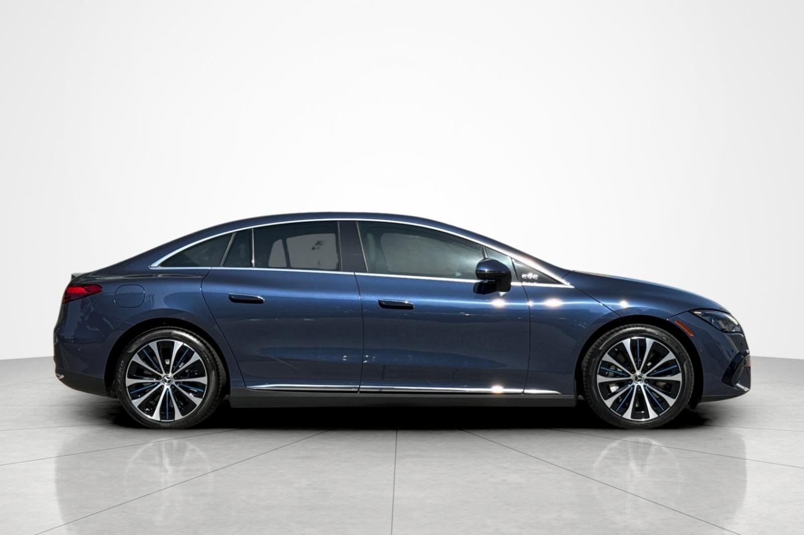Used 2023 Mercedes-Benz EQE 500 4MATIC Sedan image 6