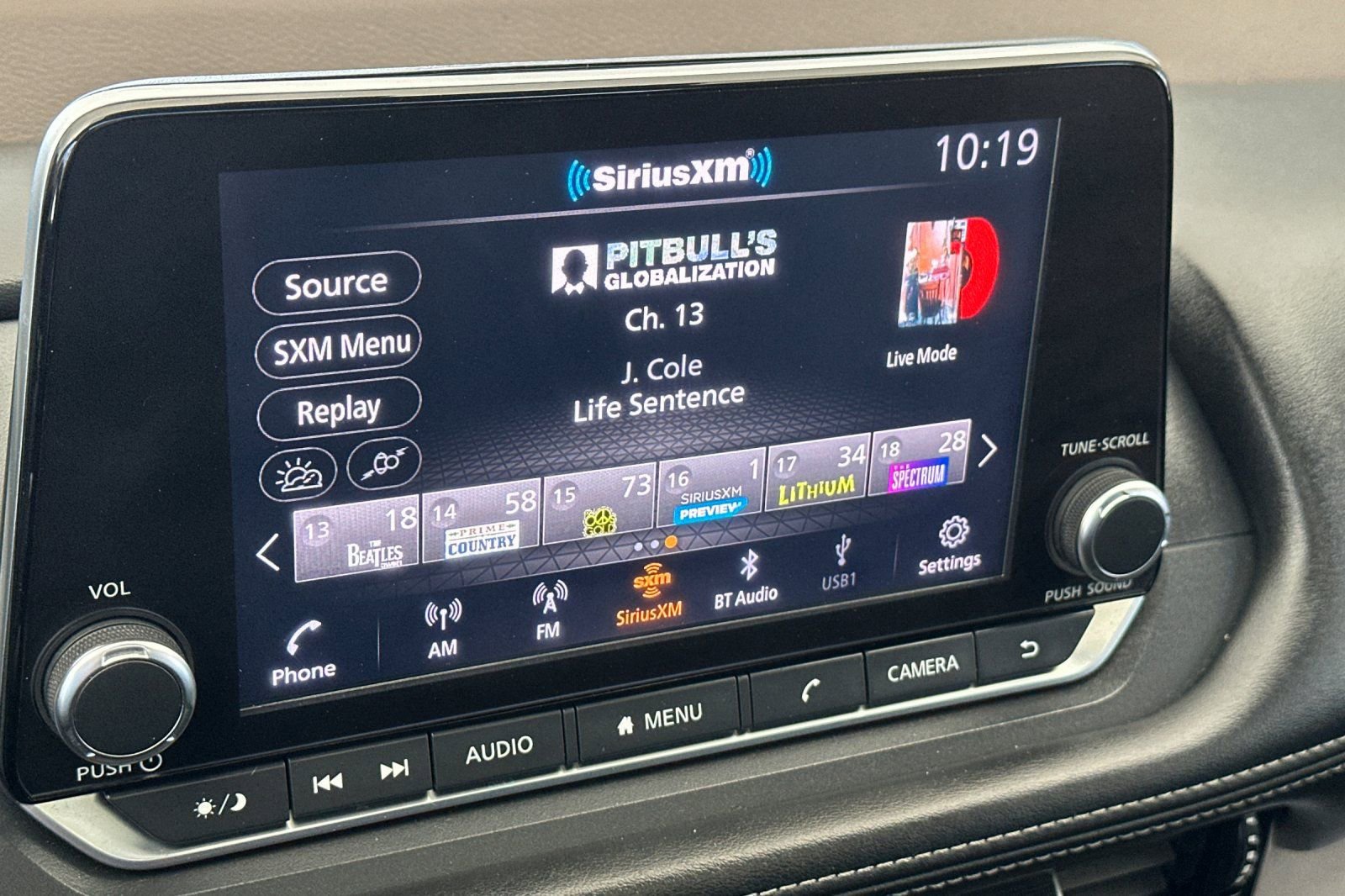 Used 2021 Nissan Rogue SV w/ Premium Package image 17