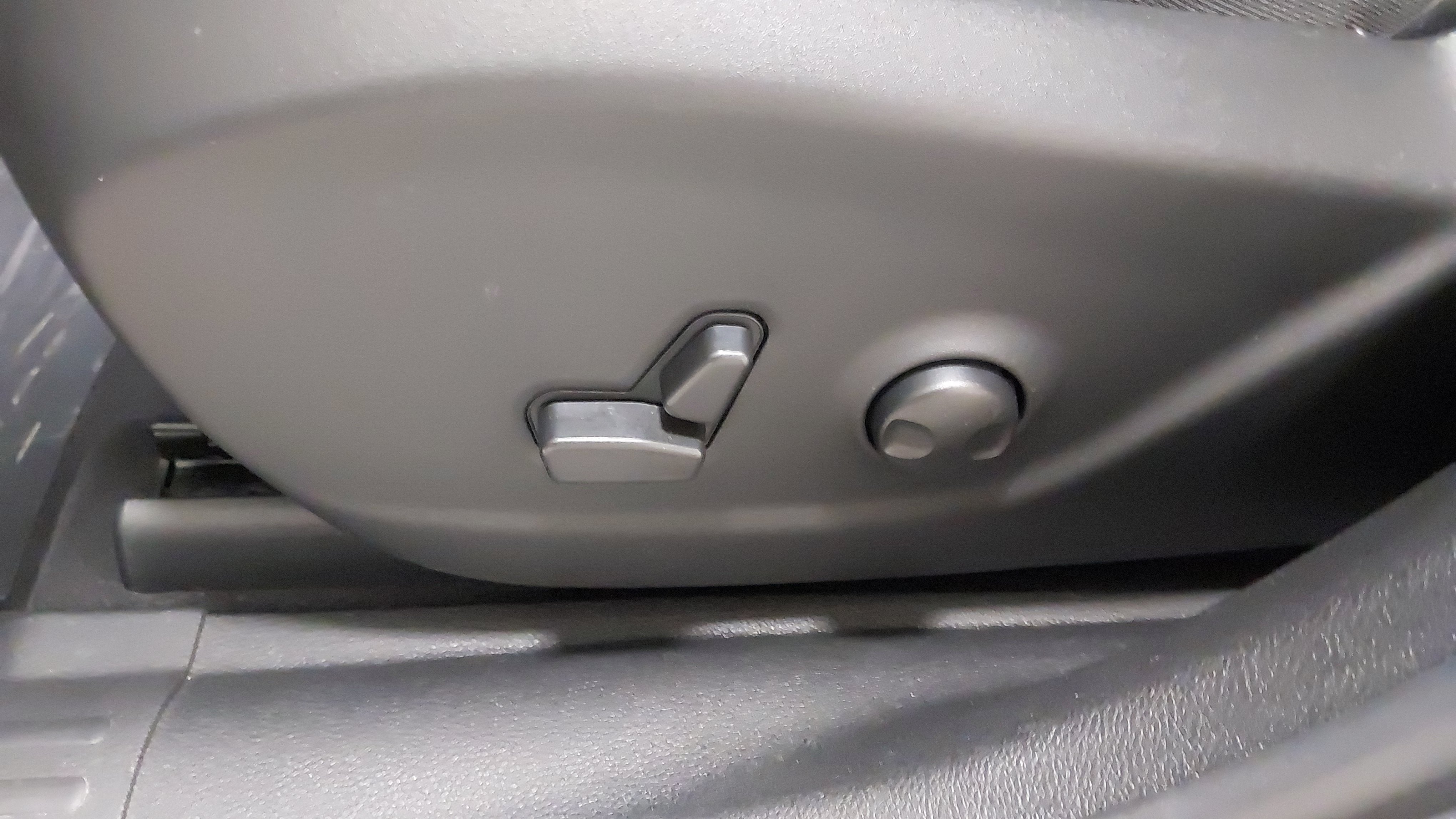 Used 2022 Jeep Cherokee Limited AWD/4WD image 37