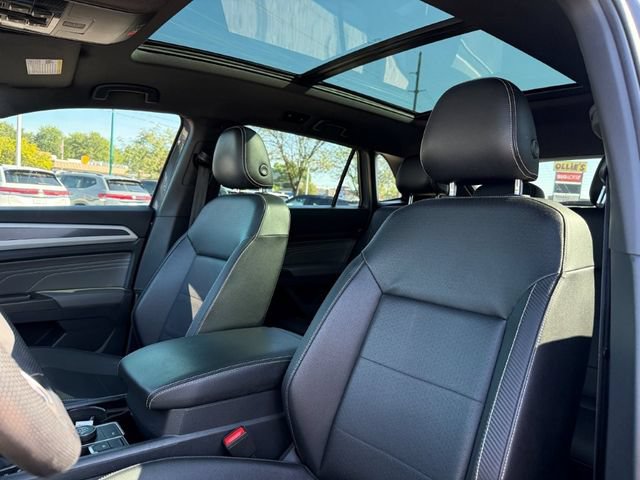 Used 2023 Volkswagen Atlas Cross Sport SEL R-Line AWD/4WD image 14