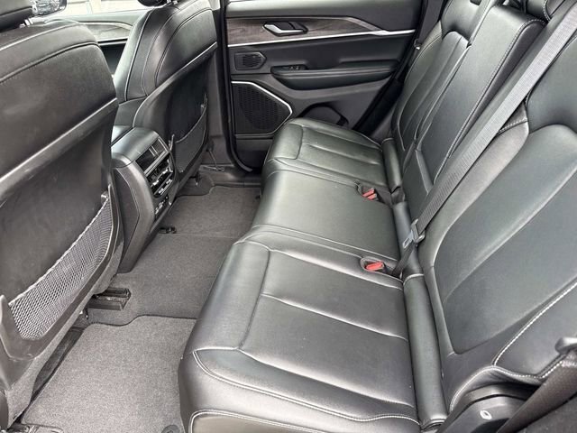 Used 2023 Jeep Grand Cherokee Limited RWD image 11